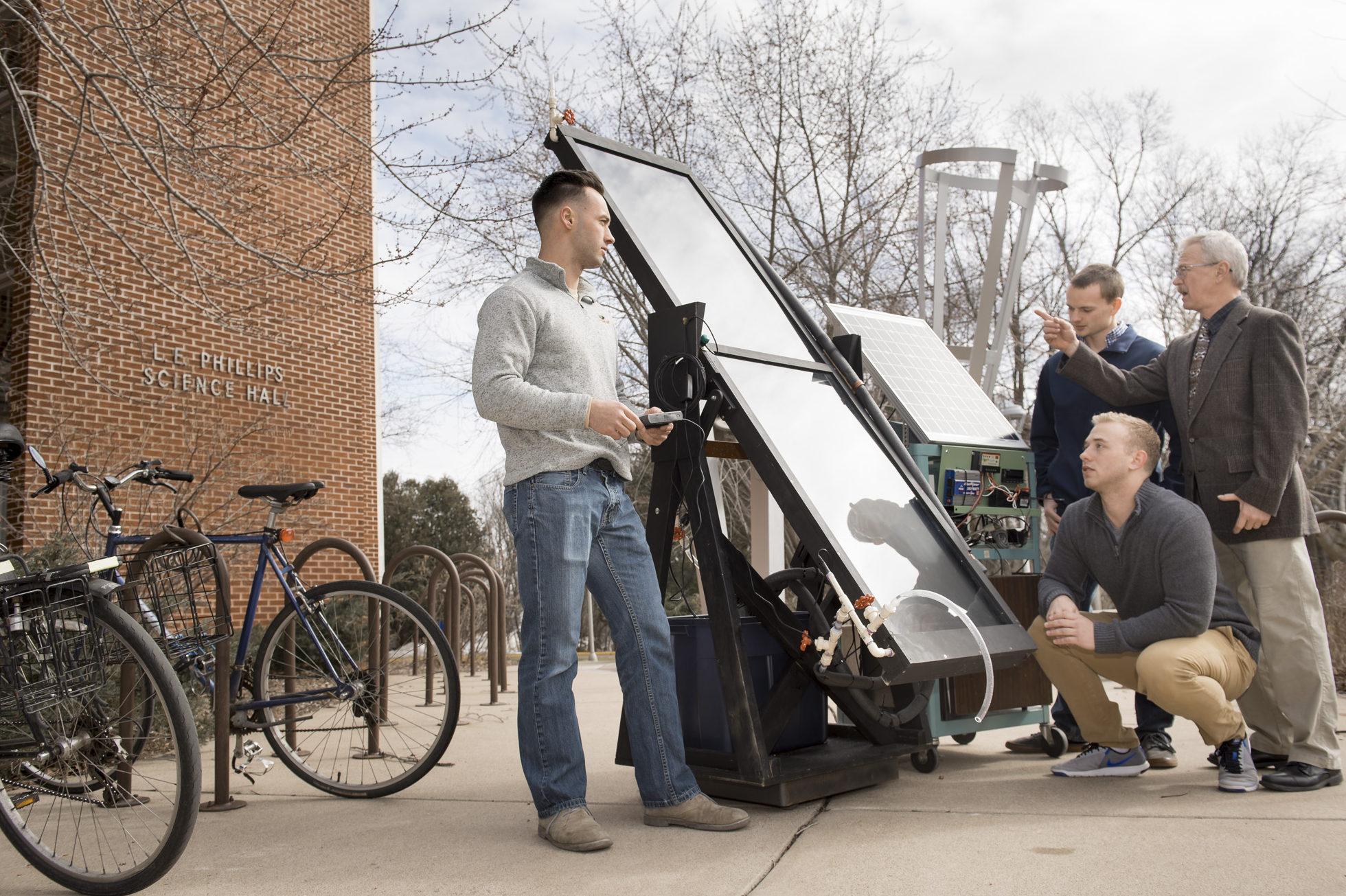 Blugolds build inexpensive, efficient solar-powered water heater