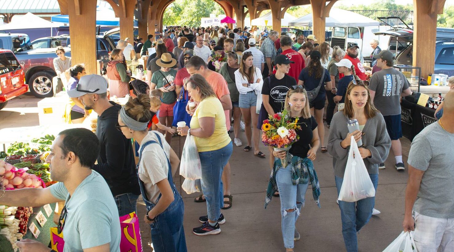 UW-Eau Claire research team works with Eau Claire Downtown Farmers Market to address food insecurity